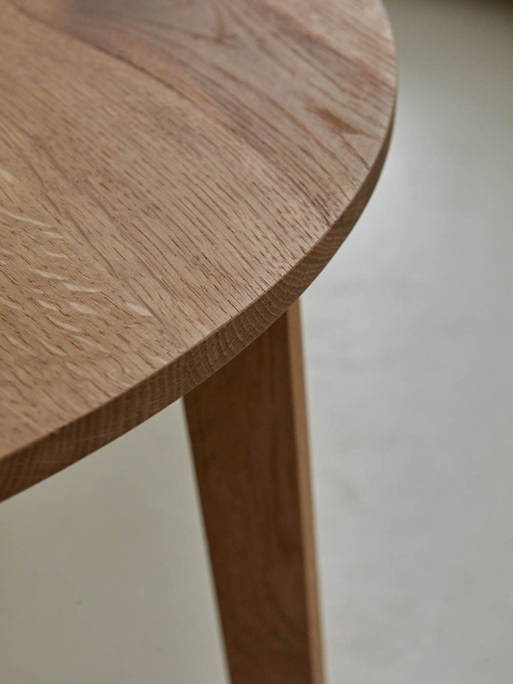 handmade oak coffee table atelier mooijen oak furniture detail