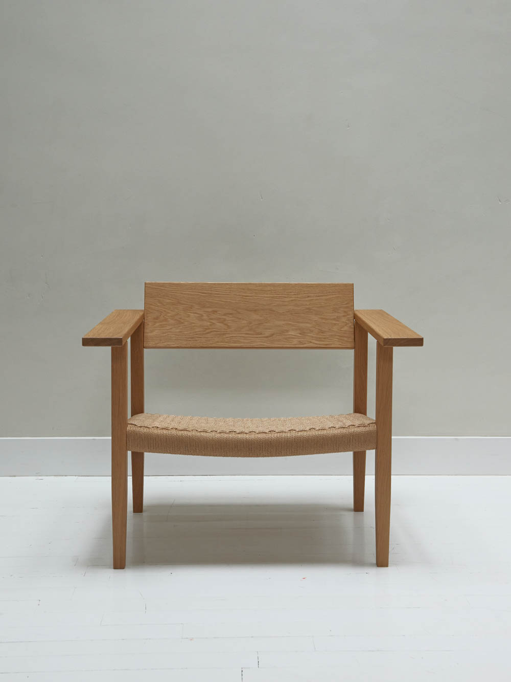 handmade oak lounge chair atelier mooijen handmade furniture oak furniture front solo