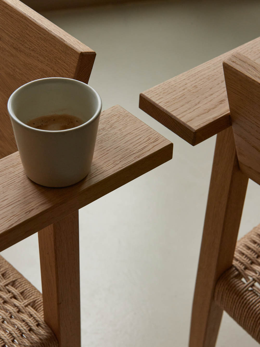 handmade oak lounge chair atelier mooijen handmade furniture oak furniture detail cup