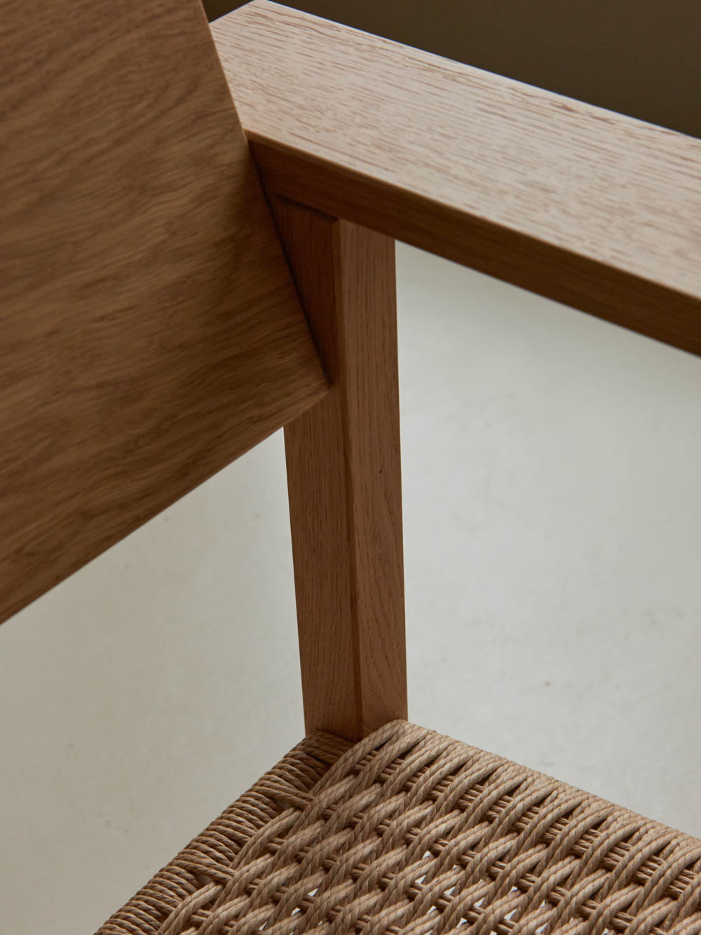 handmade oak lounge chair atelier mooijen handmade furniture oak furniture detail material