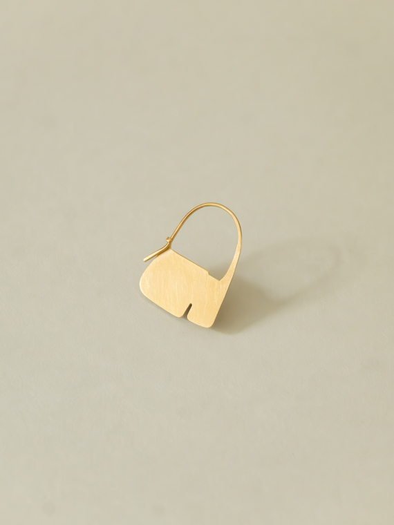 upul earring fant x martine viergever single recycled gold jewelry handmade jewelry