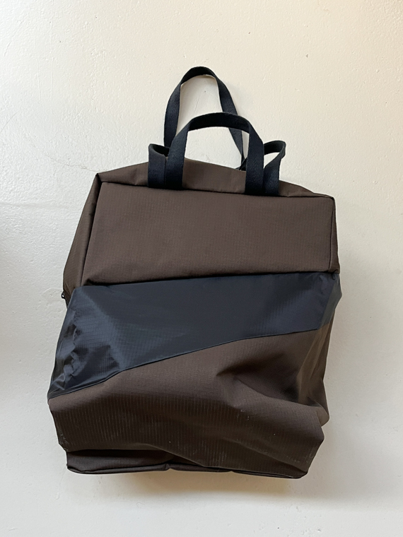 the new tote bag mud and black Susan bijl shop online cover