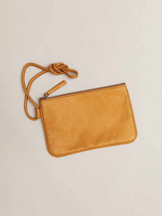 Annemarie sterken atelier sterken handmade leather pouch Tärnsjö Garveri vegetable tanned leather cognac