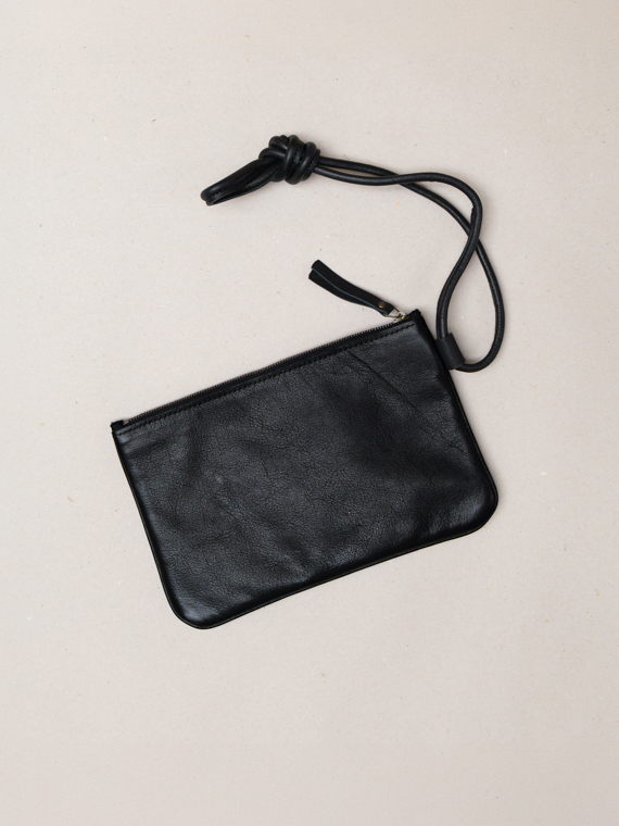 Annemarie sterken atelier sterken handmade leather pouch Tärnsjö Garveri vegetable tanned leather black total