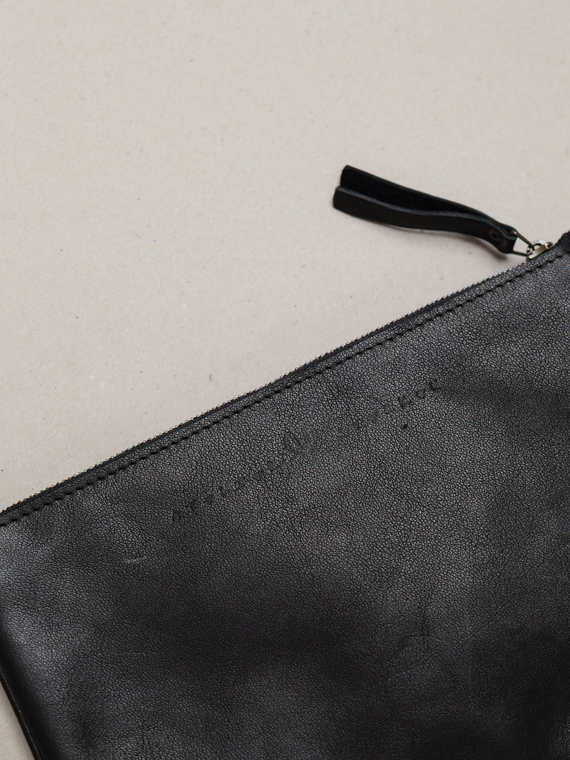 Annemarie sterken atelier sterken handmade leather pouch Tärnsjö Garveri vegetable tanned leather black